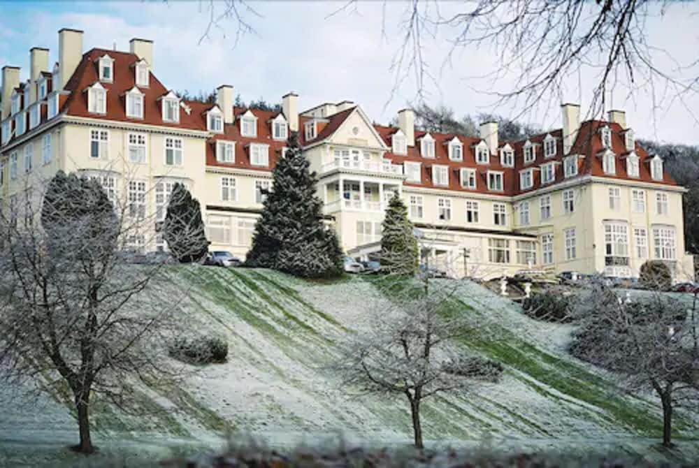 Готель Peebles Hydro Екстер'єр фото
